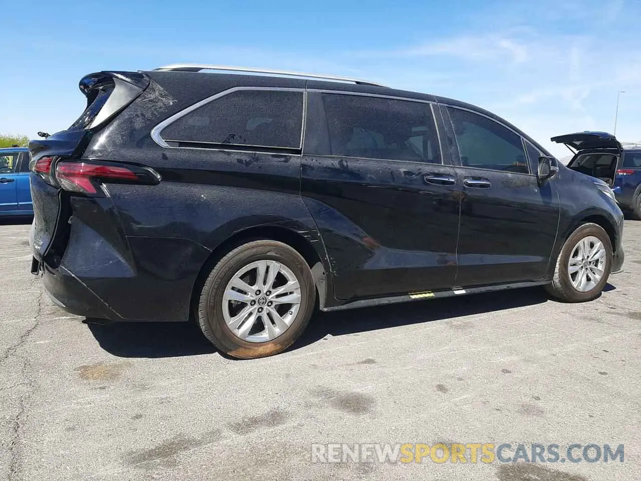 3 Photograph of a damaged car 5TDZRKEC3PS168542 TOYOTA SIENNA 2023