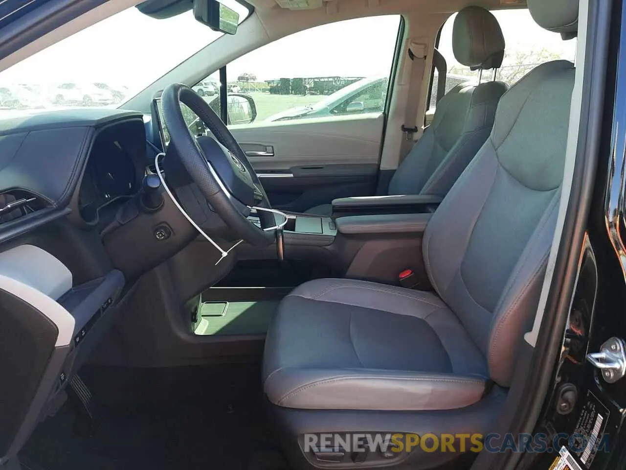 7 Photograph of a damaged car 5TDZRKEC3PS168542 TOYOTA SIENNA 2023