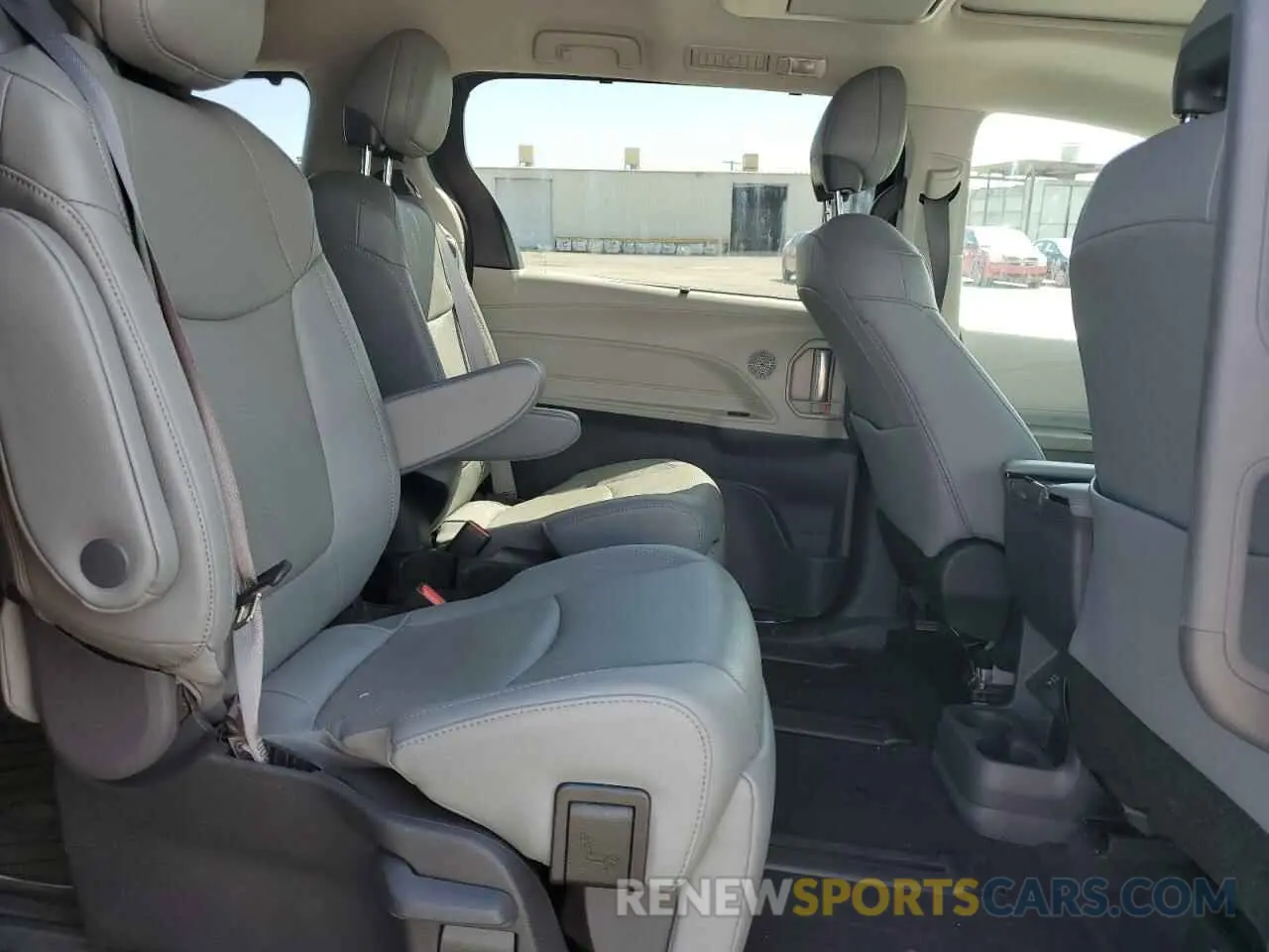 12 Photograph of a damaged car 5TDZRKECXPS169624 TOYOTA SIENNA 2023