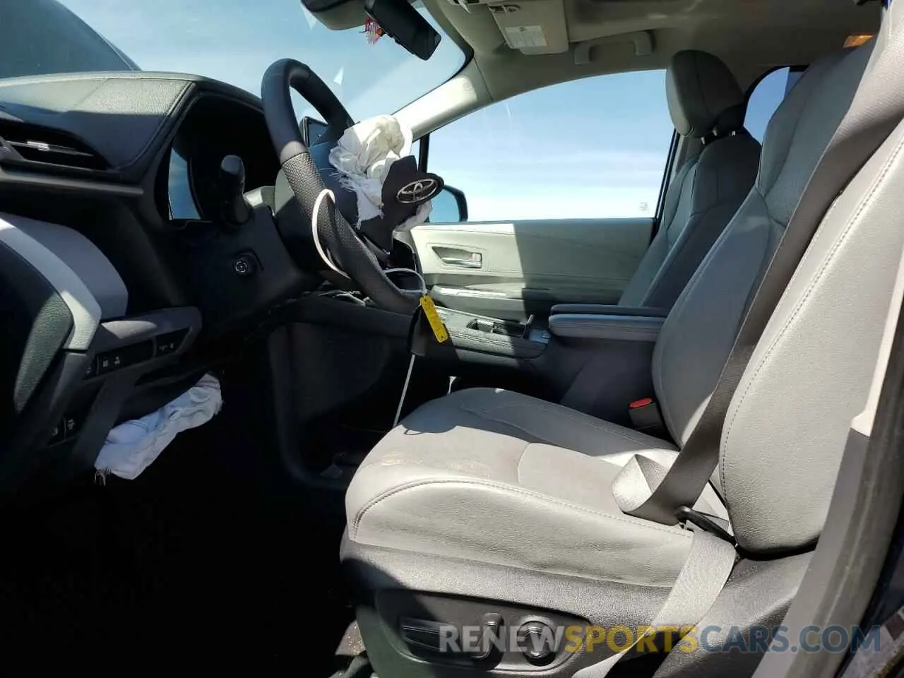 7 Photograph of a damaged car 5TDZRKECXPS169624 TOYOTA SIENNA 2023