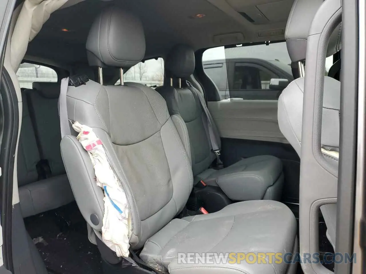 11 Photograph of a damaged car 5TDZSKFC1PS097196 TOYOTA SIENNA 2023