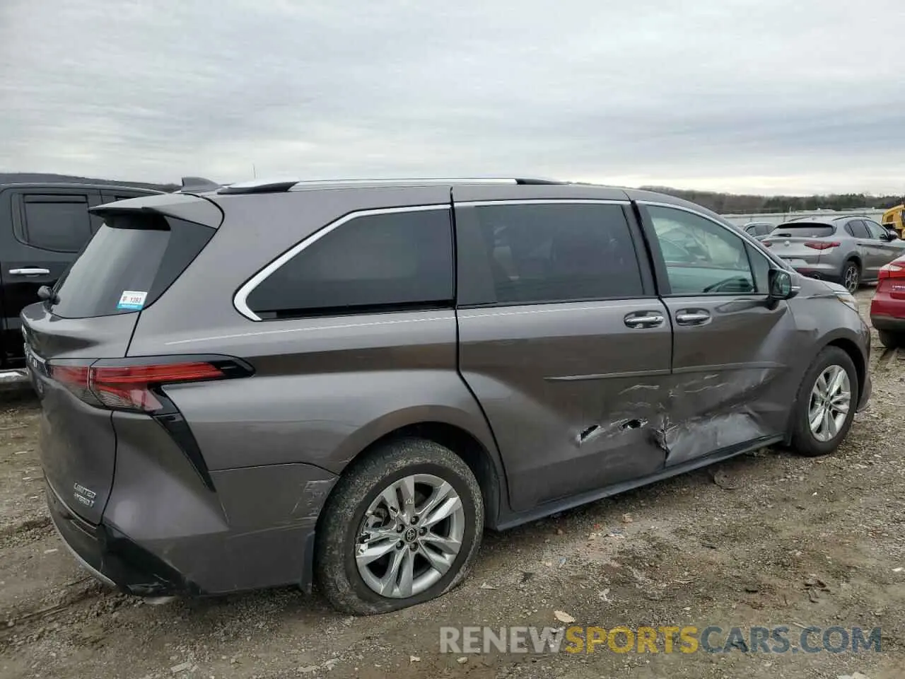 3 Photograph of a damaged car 5TDZSKFC1PS097196 TOYOTA SIENNA 2023