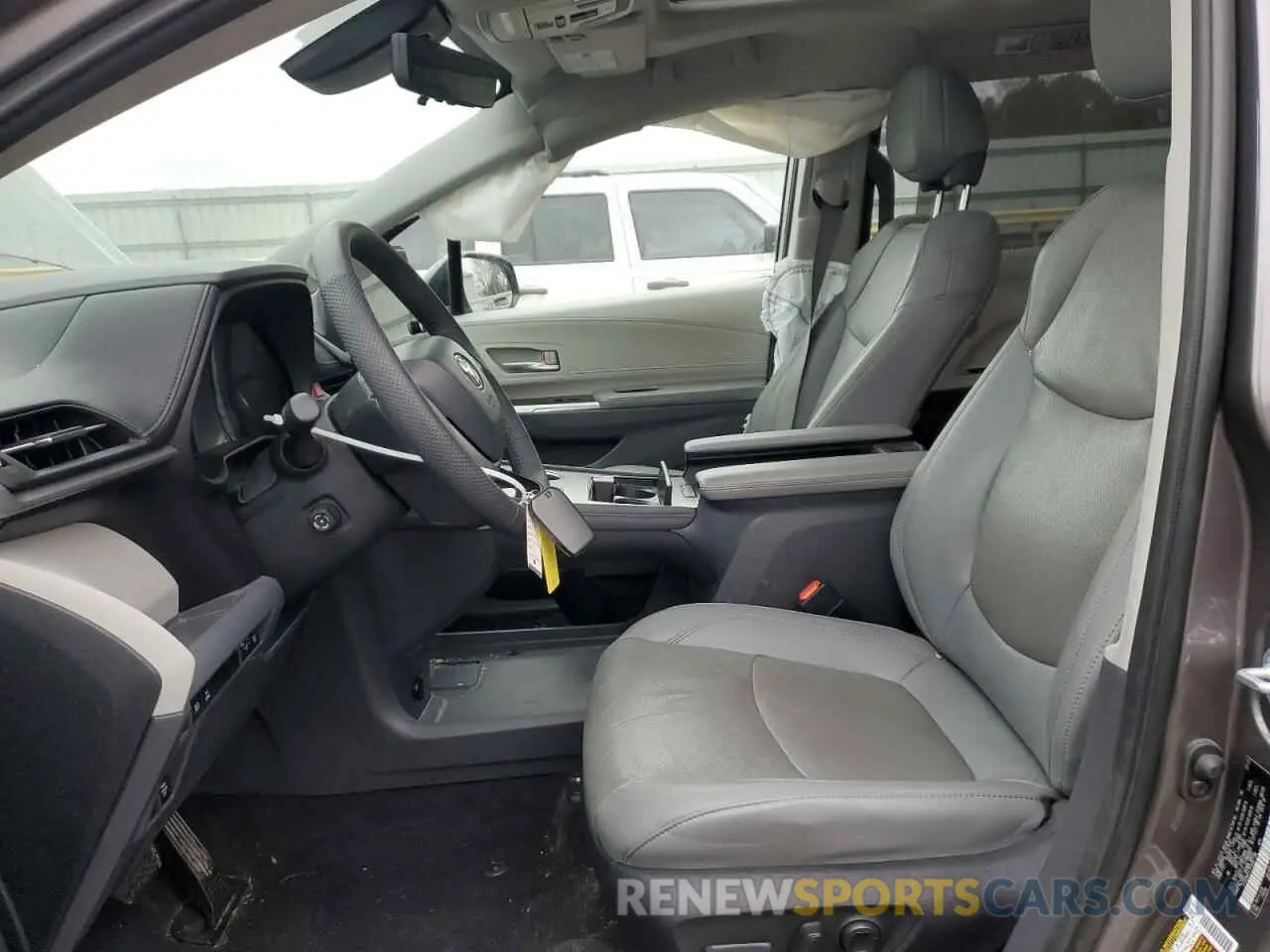 7 Photograph of a damaged car 5TDZSKFC1PS097196 TOYOTA SIENNA 2023