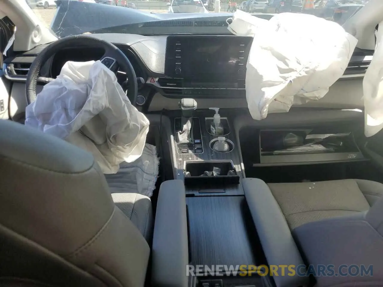 8 Photograph of a damaged car 5TDZSKFC1PS106060 TOYOTA SIENNA 2023