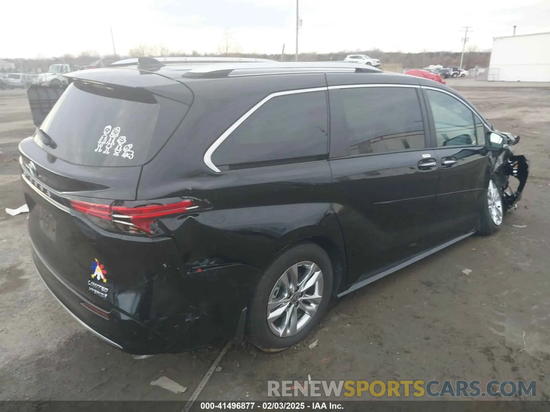 4 Photograph of a damaged car 5TDZSKFC8PS103575 TOYOTA SIENNA 2023