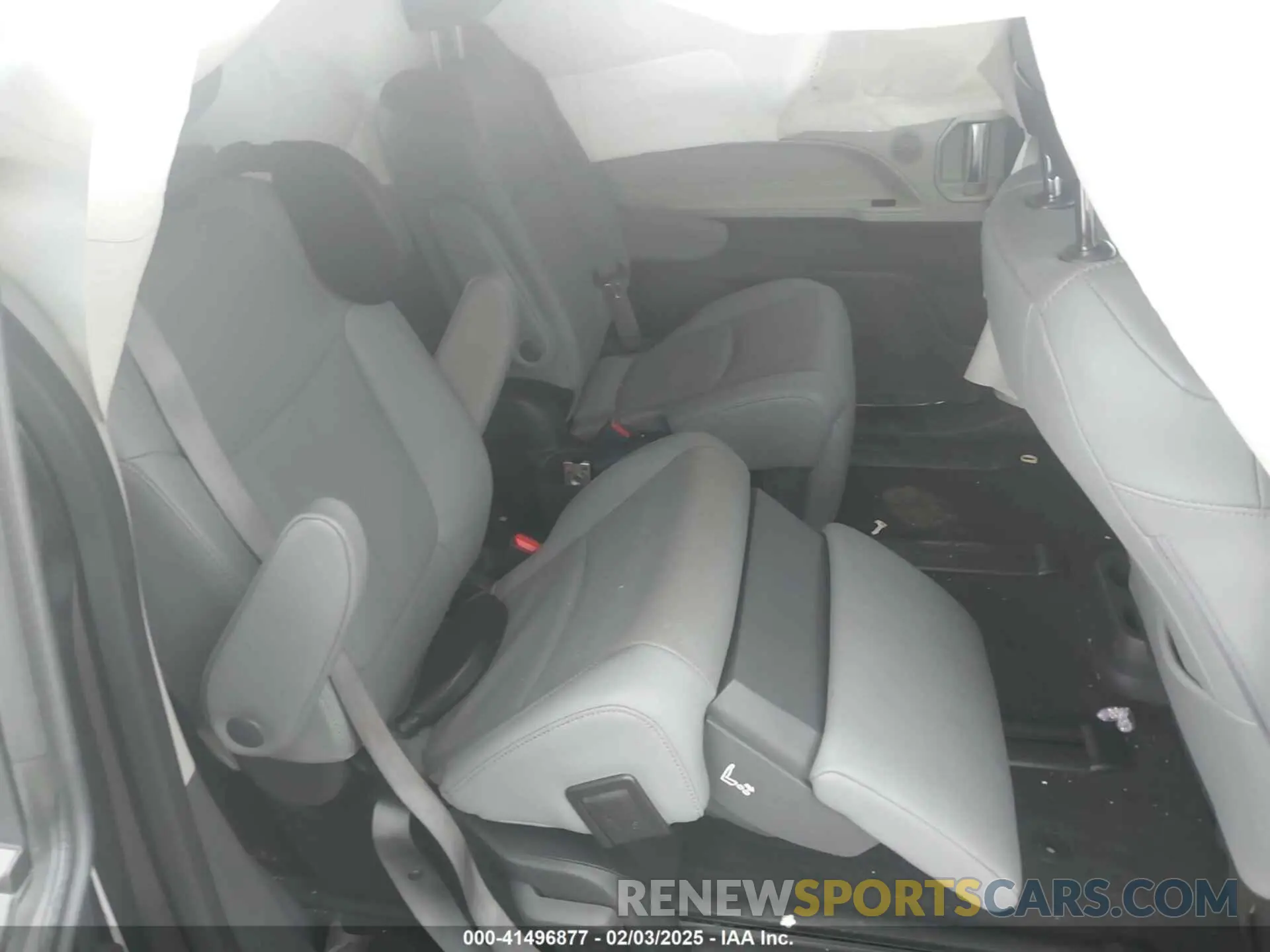 8 Photograph of a damaged car 5TDZSKFC8PS103575 TOYOTA SIENNA 2023
