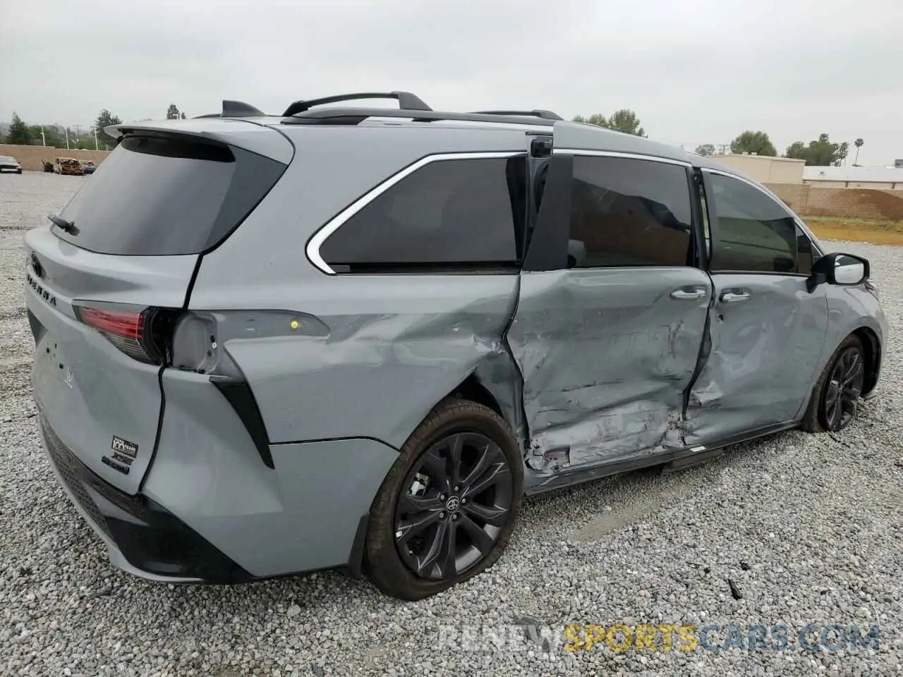 3 Photograph of a damaged car 5TDCRKEC5RS221802 TOYOTA SIENNA 2024