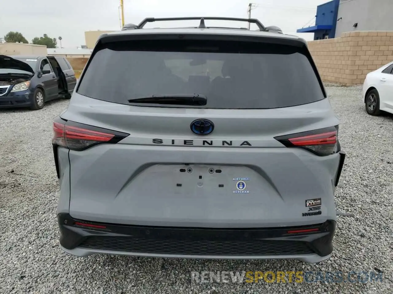6 Photograph of a damaged car 5TDCRKEC5RS221802 TOYOTA SIENNA 2024