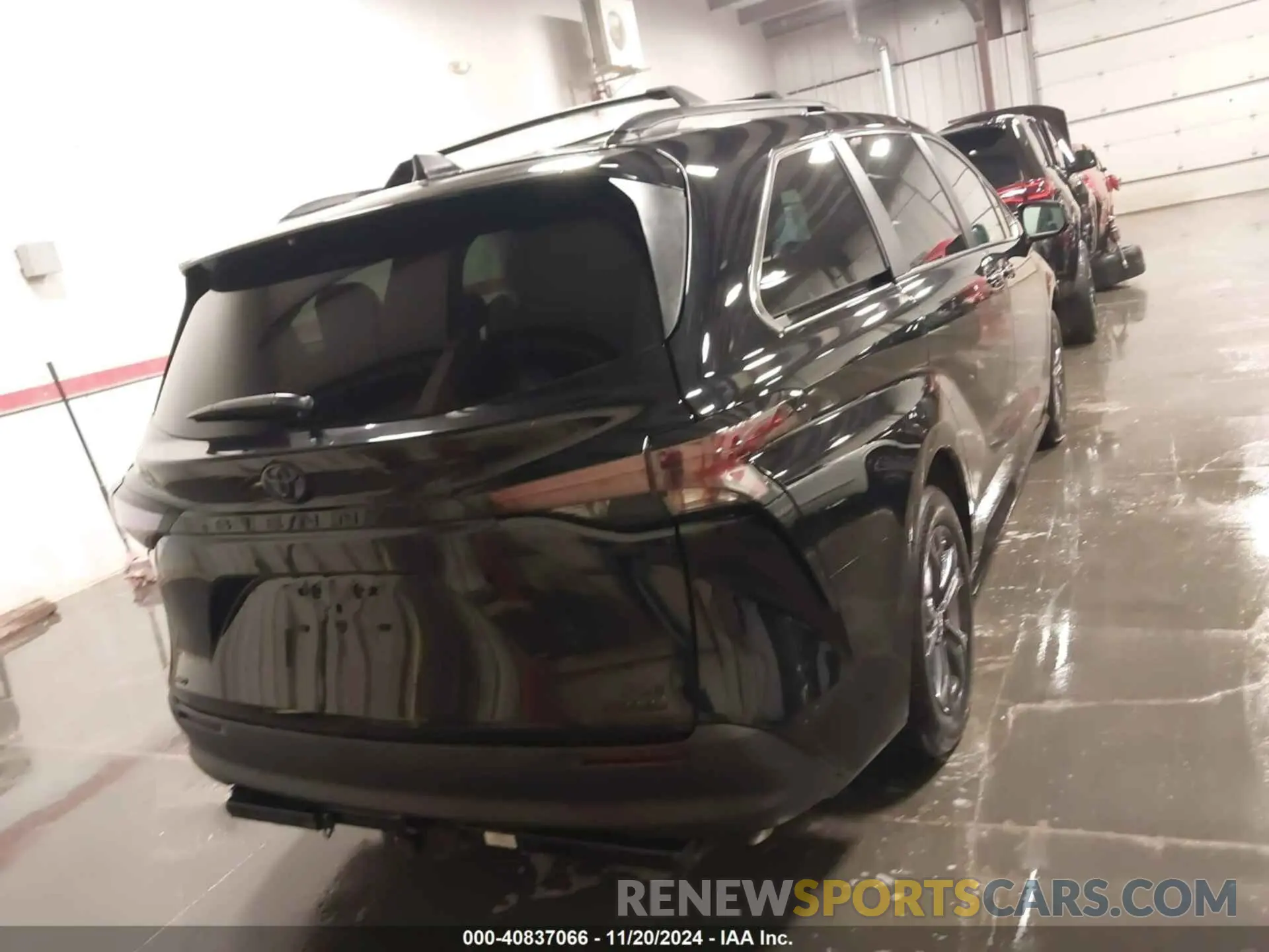17 Photograph of a damaged car 5TDCSKFC2RS129503 TOYOTA SIENNA 2024