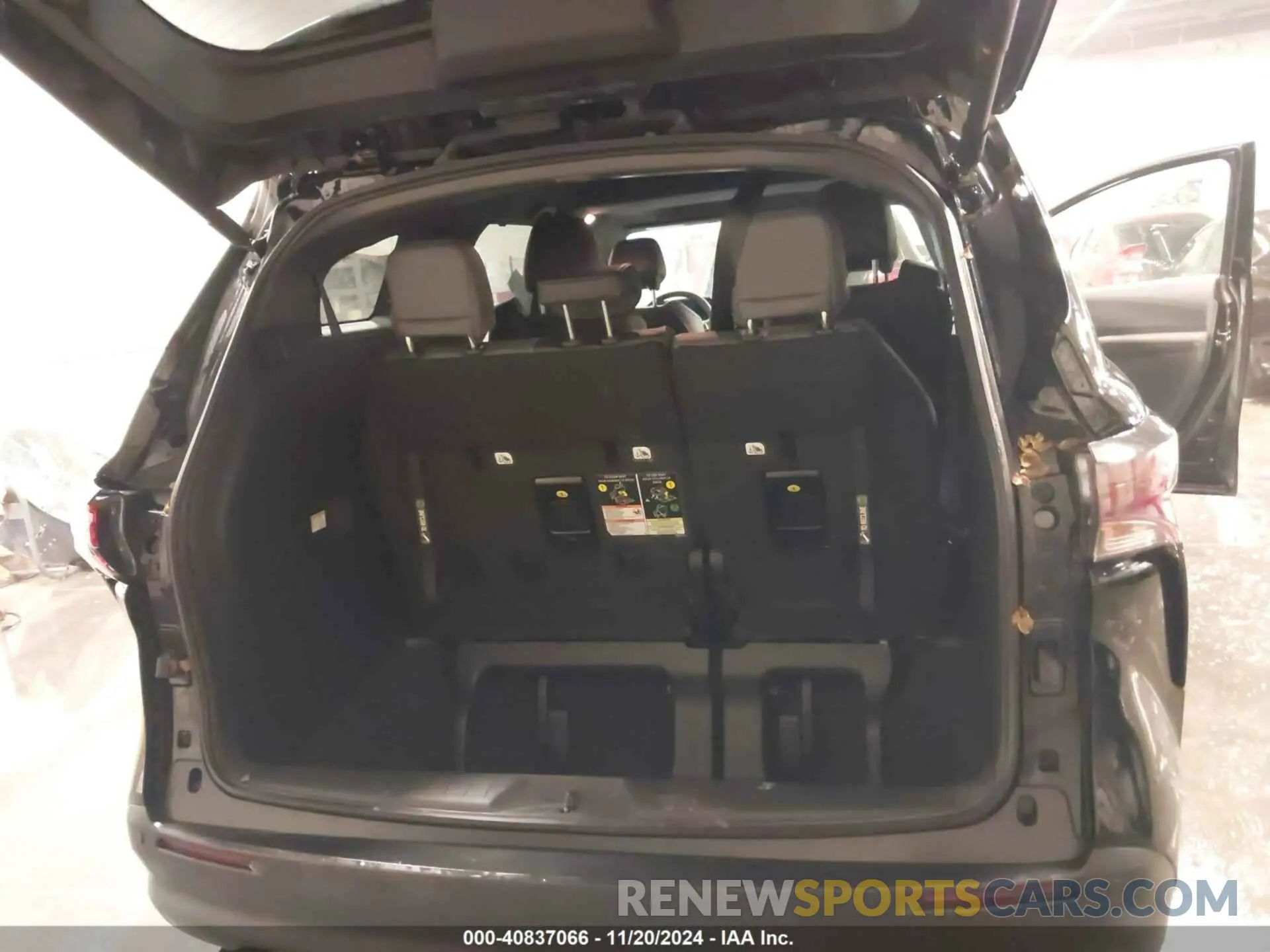 18 Photograph of a damaged car 5TDCSKFC2RS129503 TOYOTA SIENNA 2024