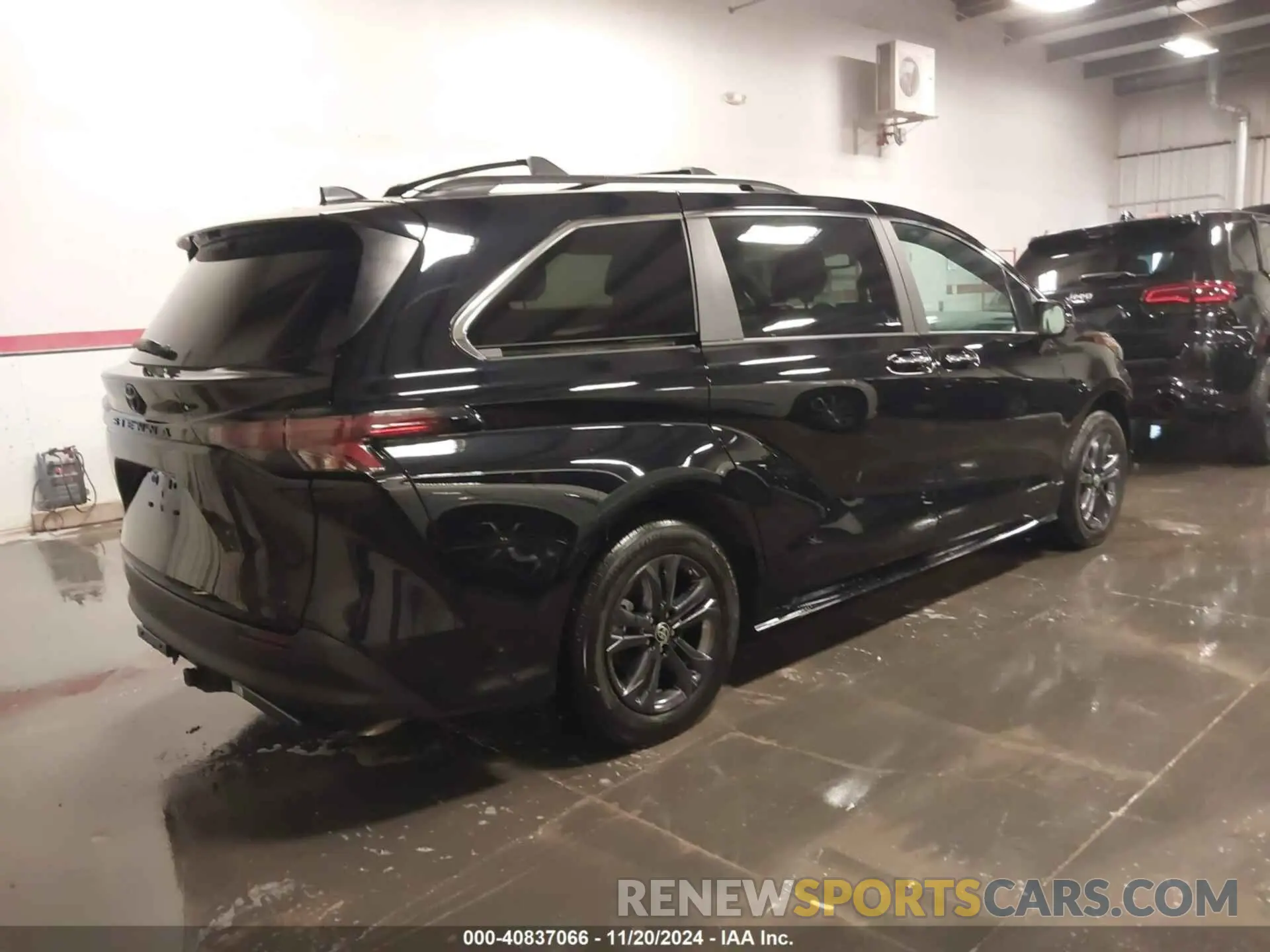 4 Photograph of a damaged car 5TDCSKFC2RS129503 TOYOTA SIENNA 2024