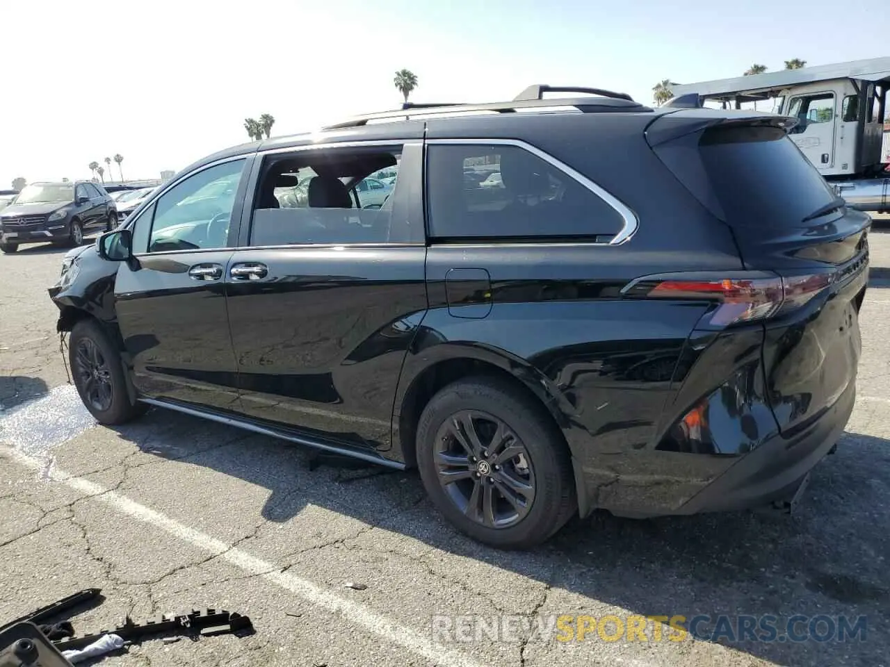 2 Photograph of a damaged car 5TDCSKFC3RS122916 TOYOTA SIENNA 2024