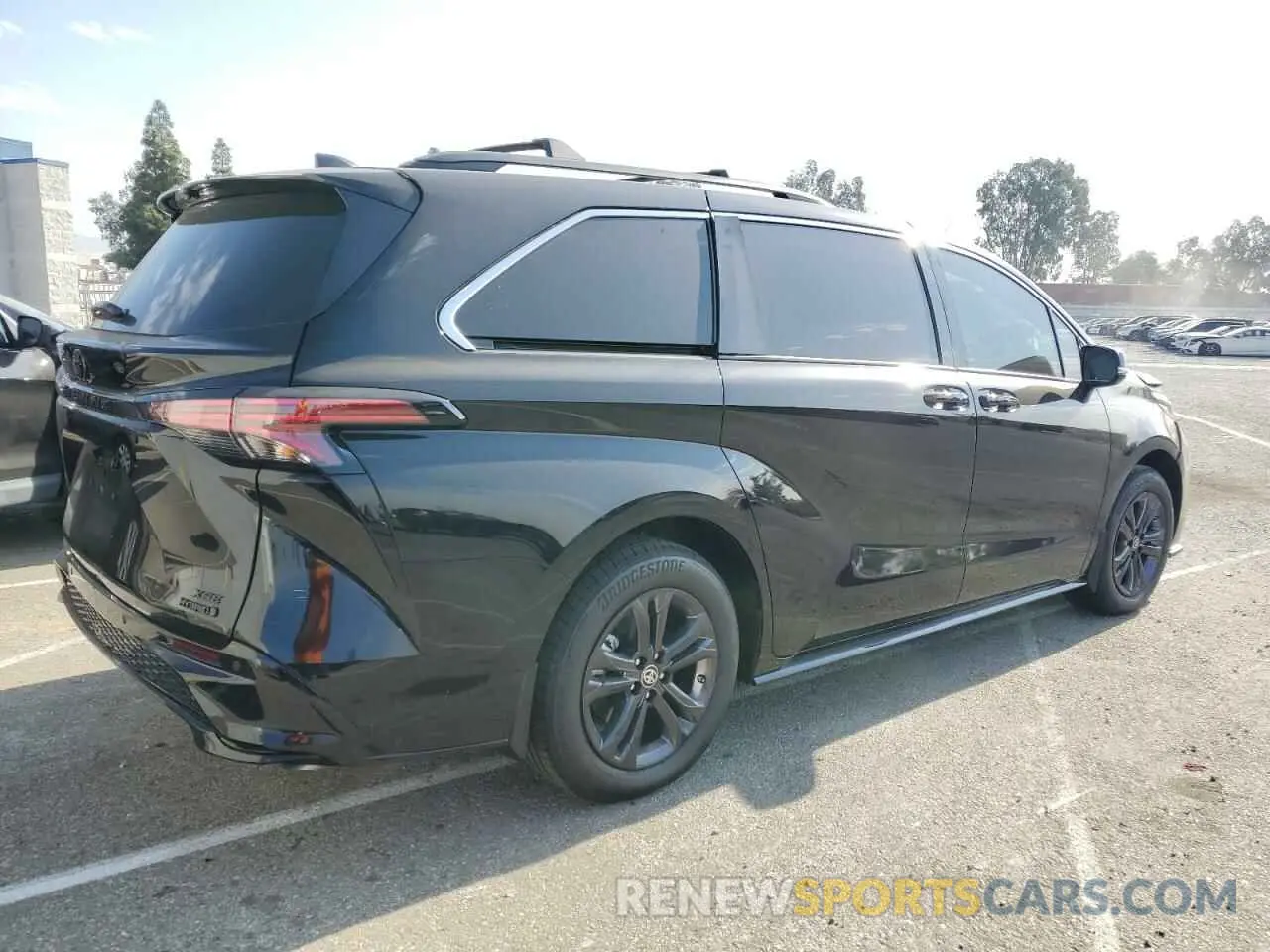 3 Photograph of a damaged car 5TDCSKFC5RS140205 TOYOTA SIENNA 2024