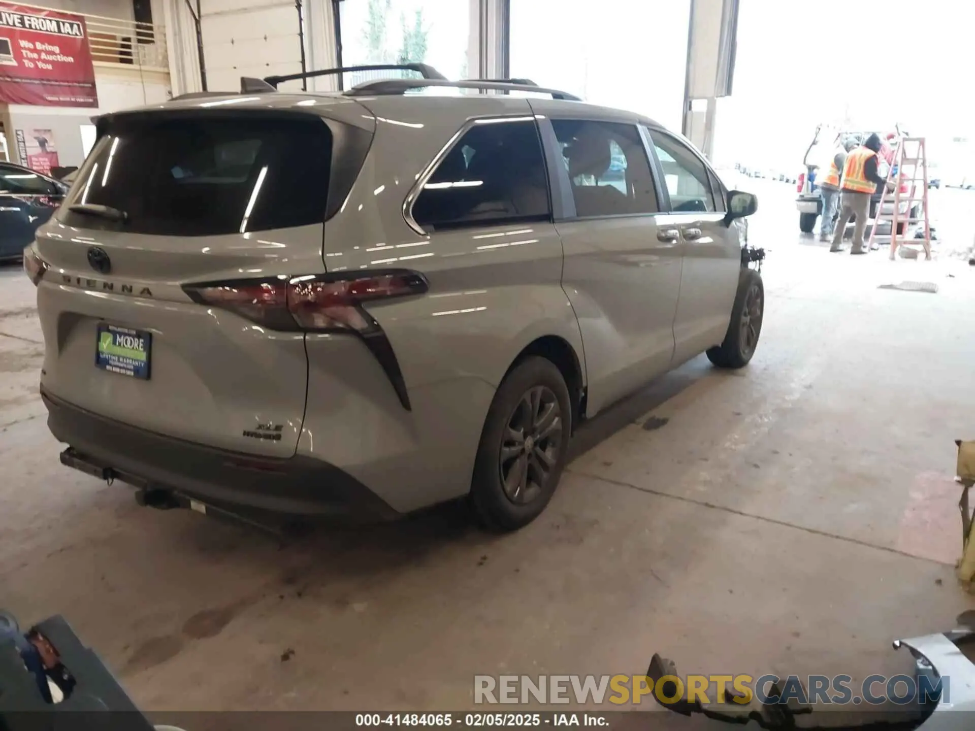 4 Photograph of a damaged car 5TDCSKFCXRS150955 TOYOTA SIENNA 2024