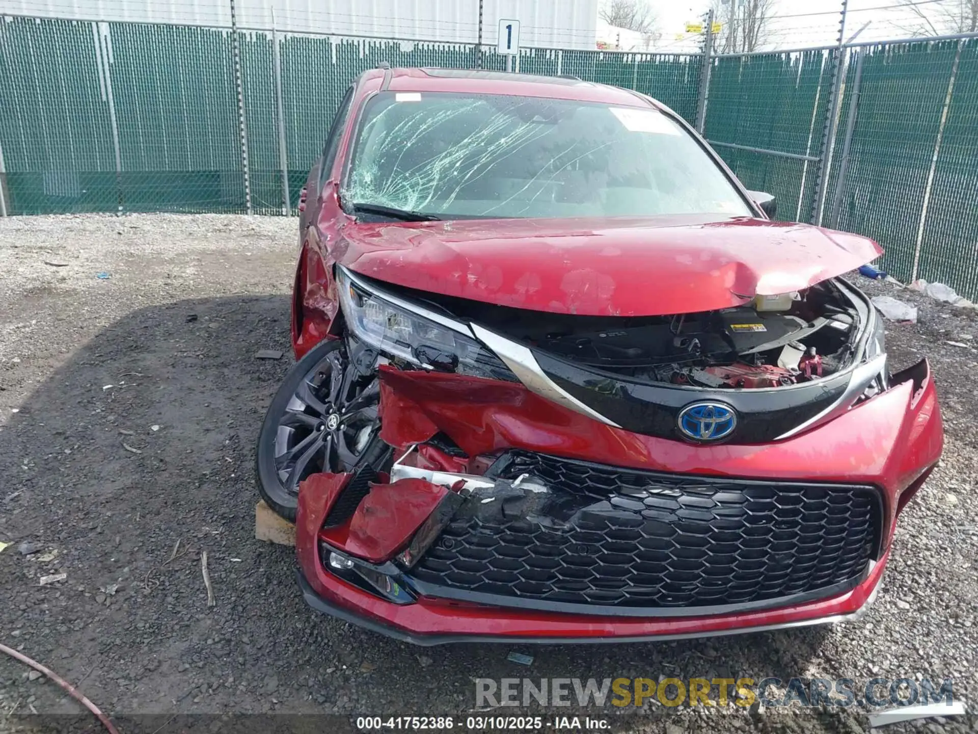 12 Photograph of a damaged car 5TDDRKEC0RS211165 TOYOTA SIENNA 2024