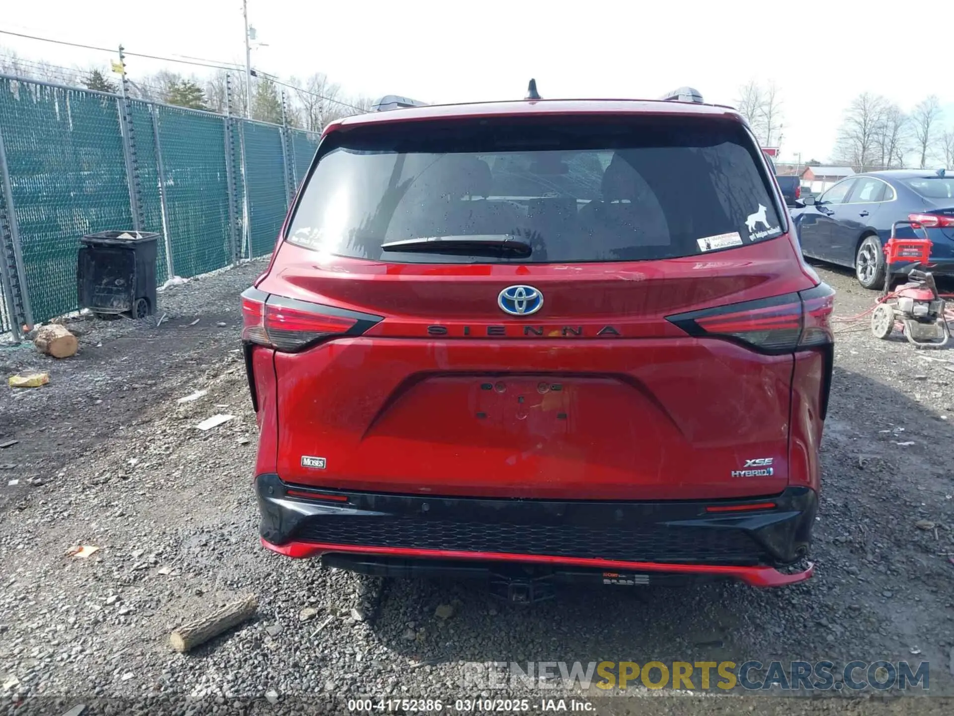 16 Photograph of a damaged car 5TDDRKEC0RS211165 TOYOTA SIENNA 2024
