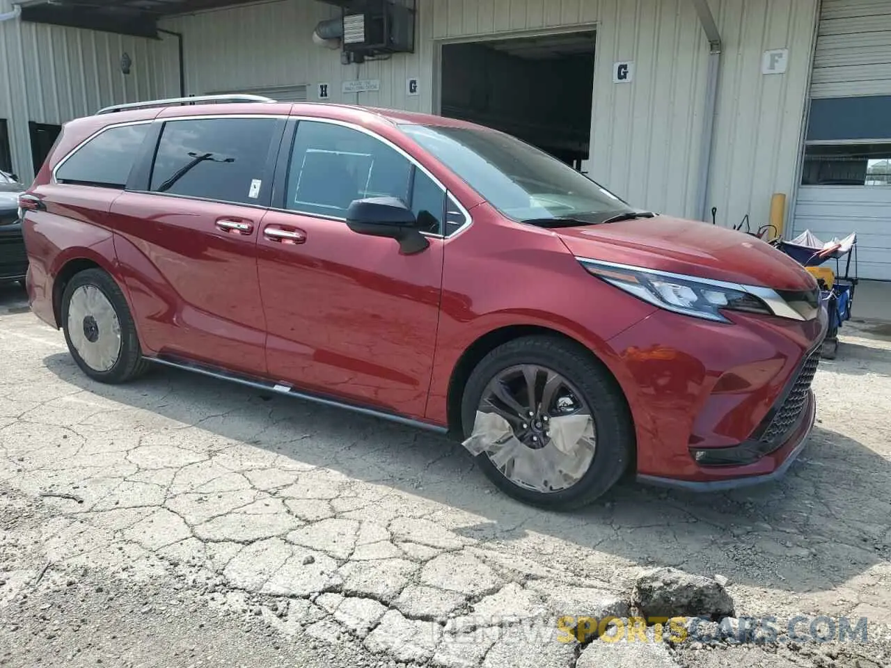 4 Photograph of a damaged car 5TDDRKEC5RS199529 TOYOTA SIENNA 2024