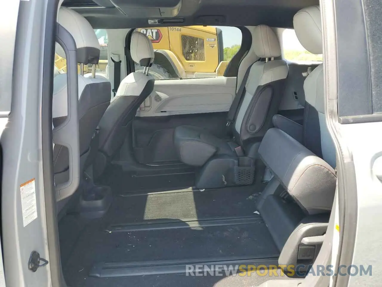 11 Photograph of a damaged car 5TDDSKFC5RS116717 TOYOTA SIENNA 2024