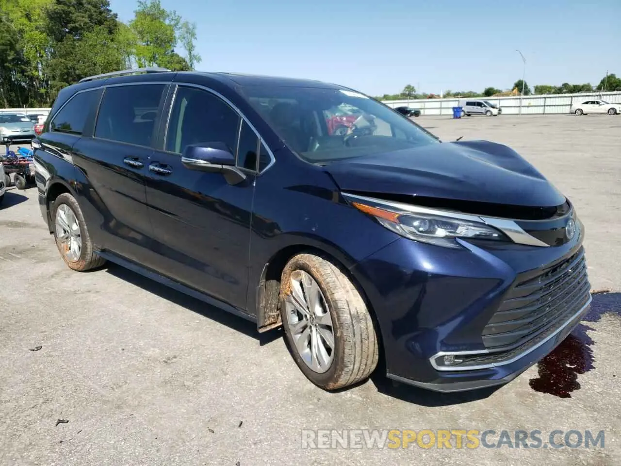 4 Photograph of a damaged car 5TDERKEC0RS187244 TOYOTA SIENNA 2024
