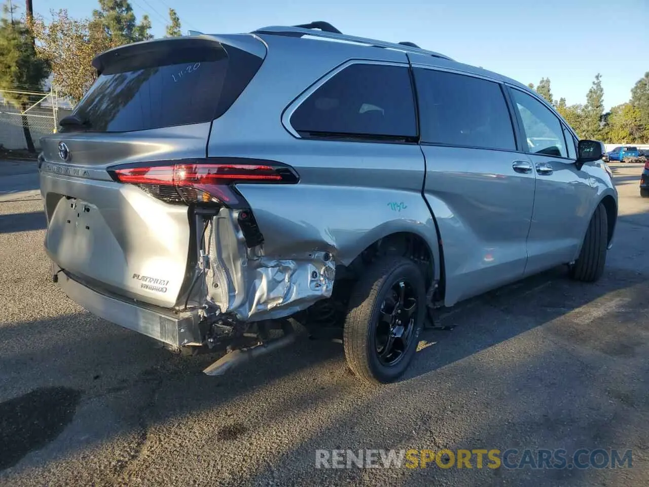 3 Photograph of a damaged car 5TDERKEC1RS192727 TOYOTA SIENNA 2024