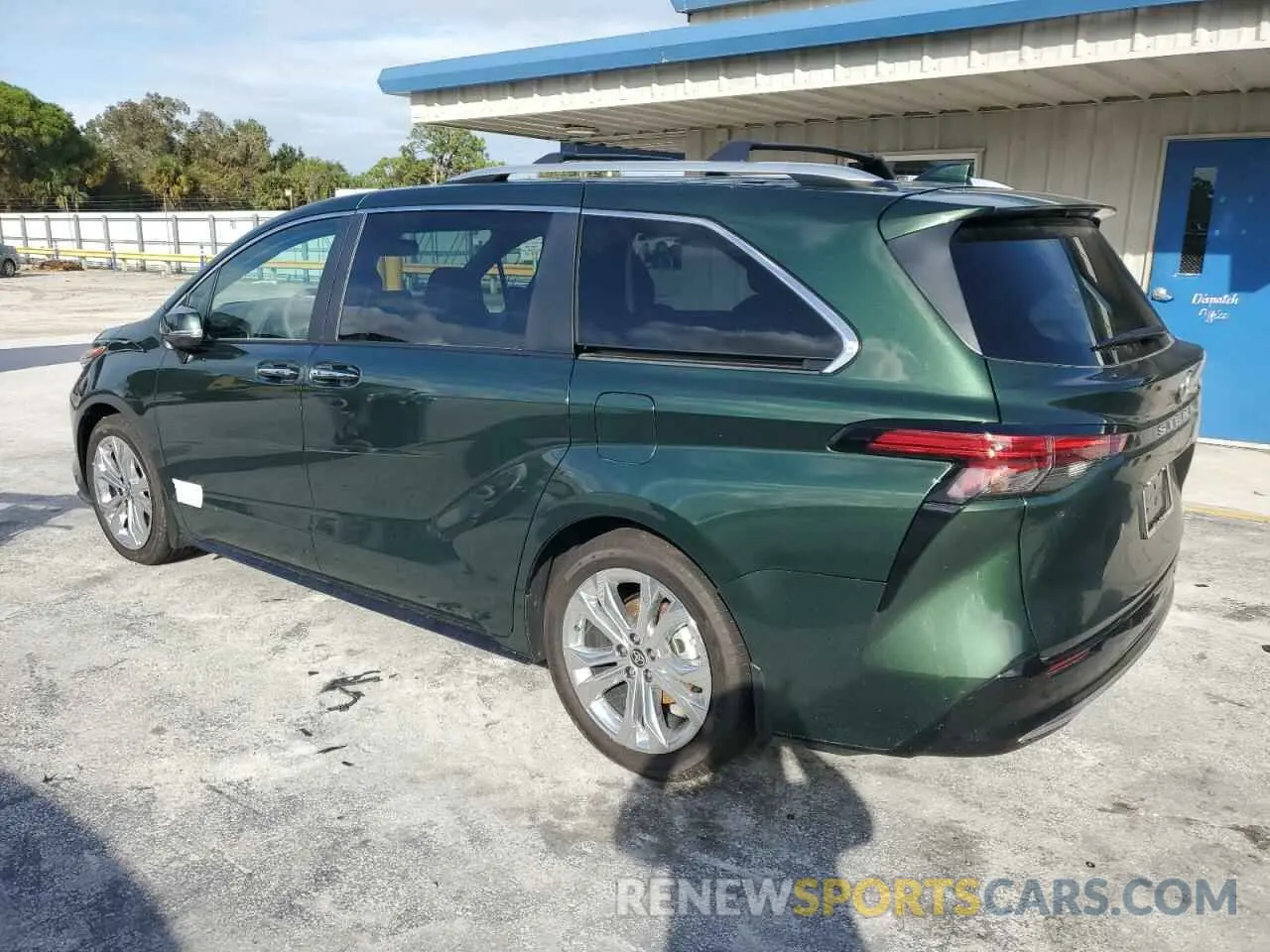 2 Photograph of a damaged car 5TDERKEC2RS196284 TOYOTA SIENNA 2024