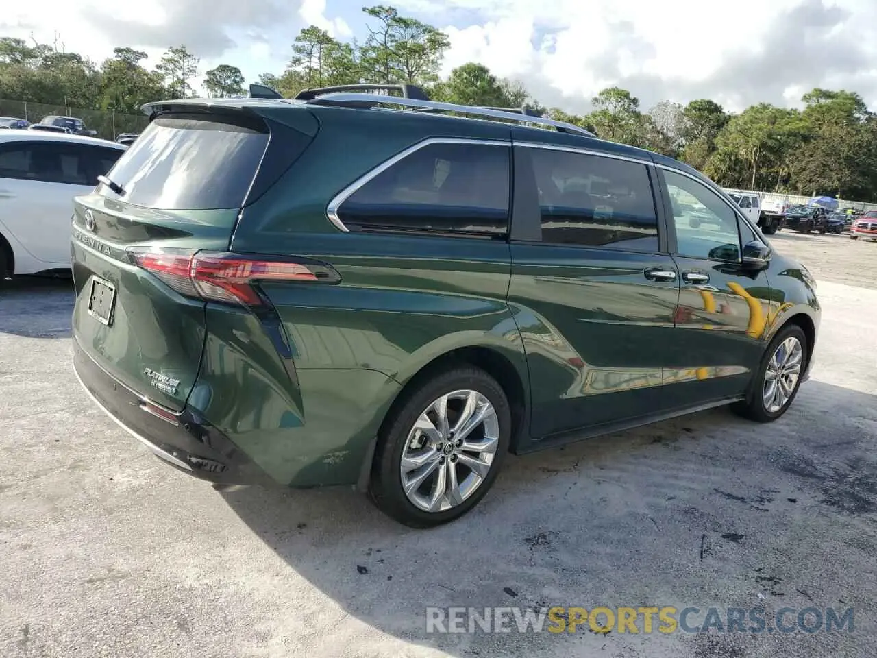 3 Photograph of a damaged car 5TDERKEC2RS196284 TOYOTA SIENNA 2024