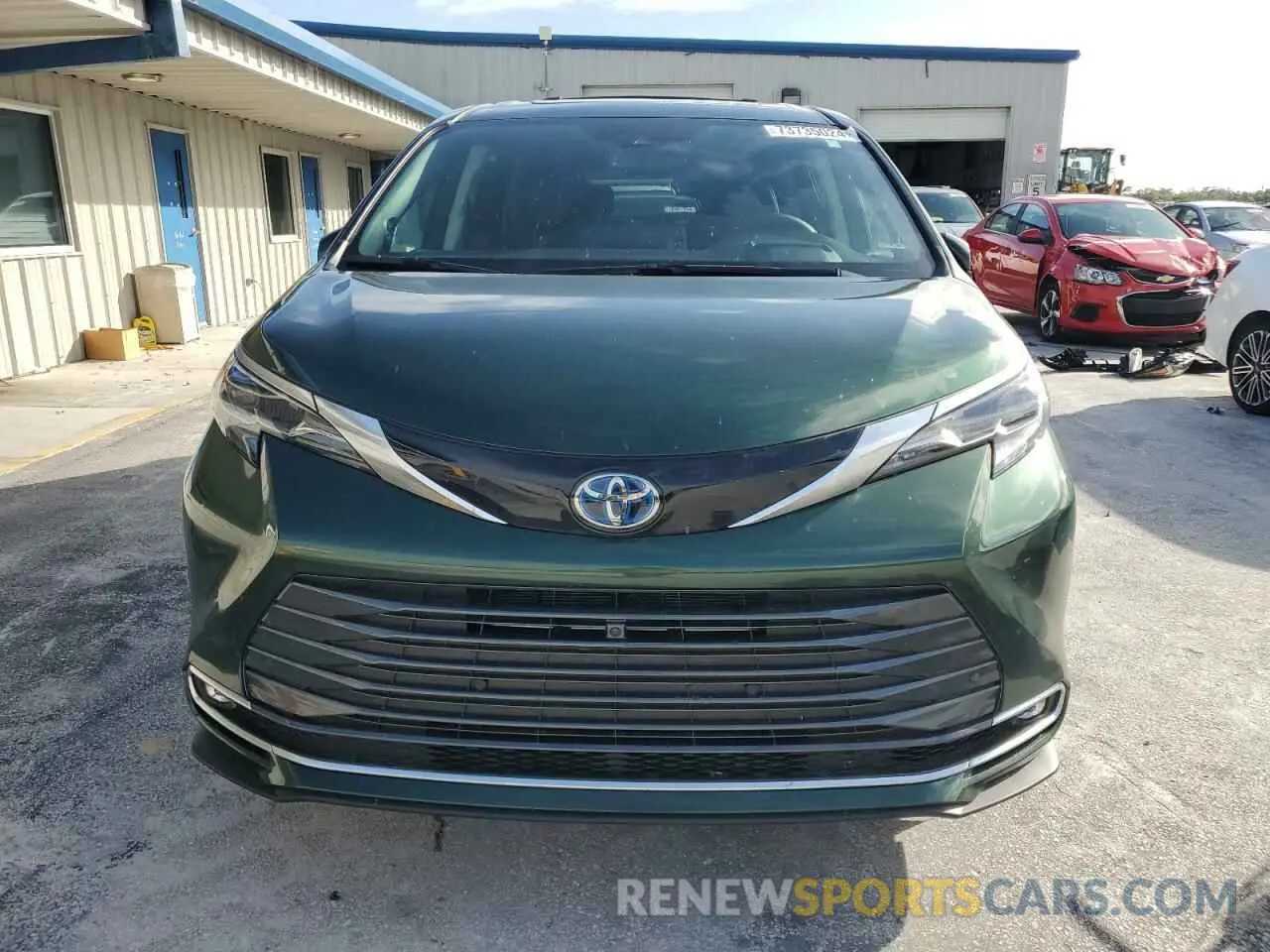 5 Photograph of a damaged car 5TDERKEC2RS196284 TOYOTA SIENNA 2024