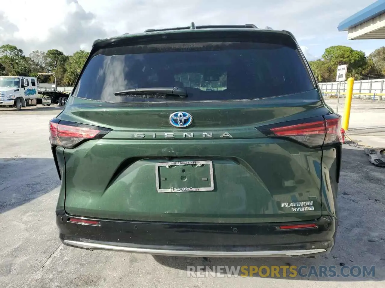 6 Photograph of a damaged car 5TDERKEC2RS196284 TOYOTA SIENNA 2024