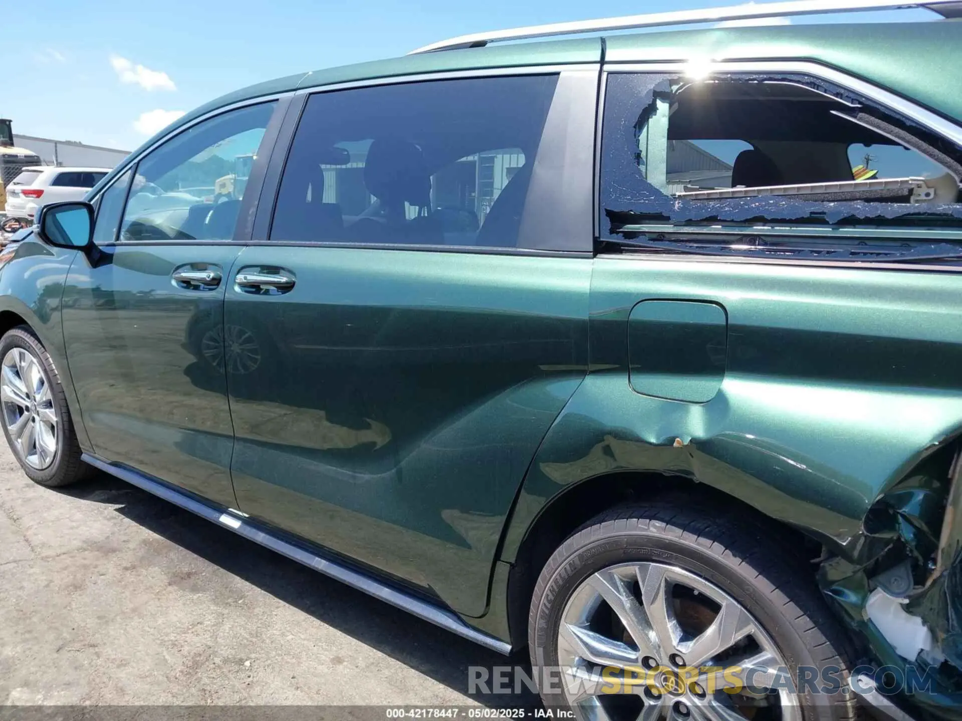 14 Photograph of a damaged car 5TDERKEC3RS190557 TOYOTA SIENNA 2024