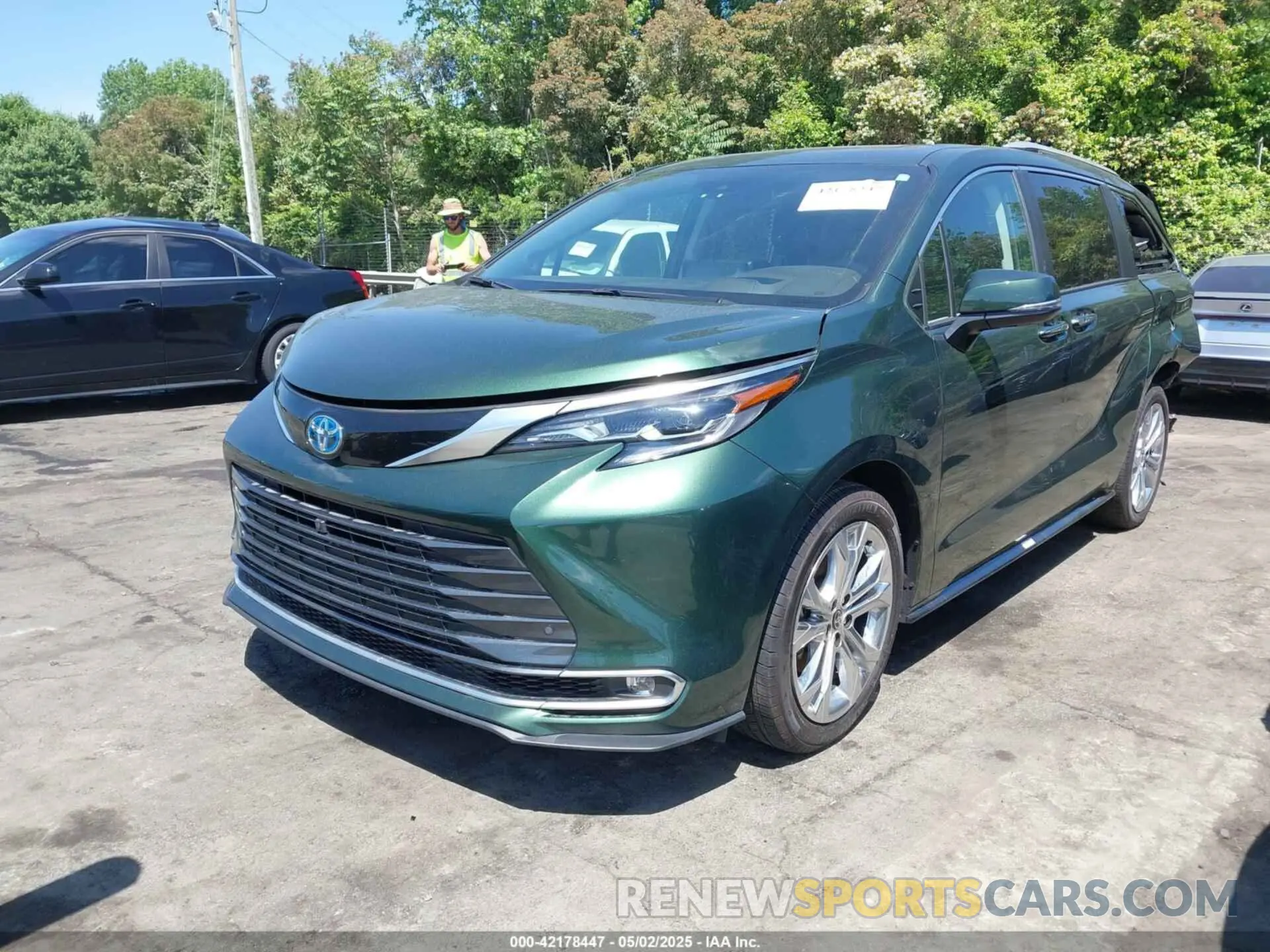2 Photograph of a damaged car 5TDERKEC3RS190557 TOYOTA SIENNA 2024