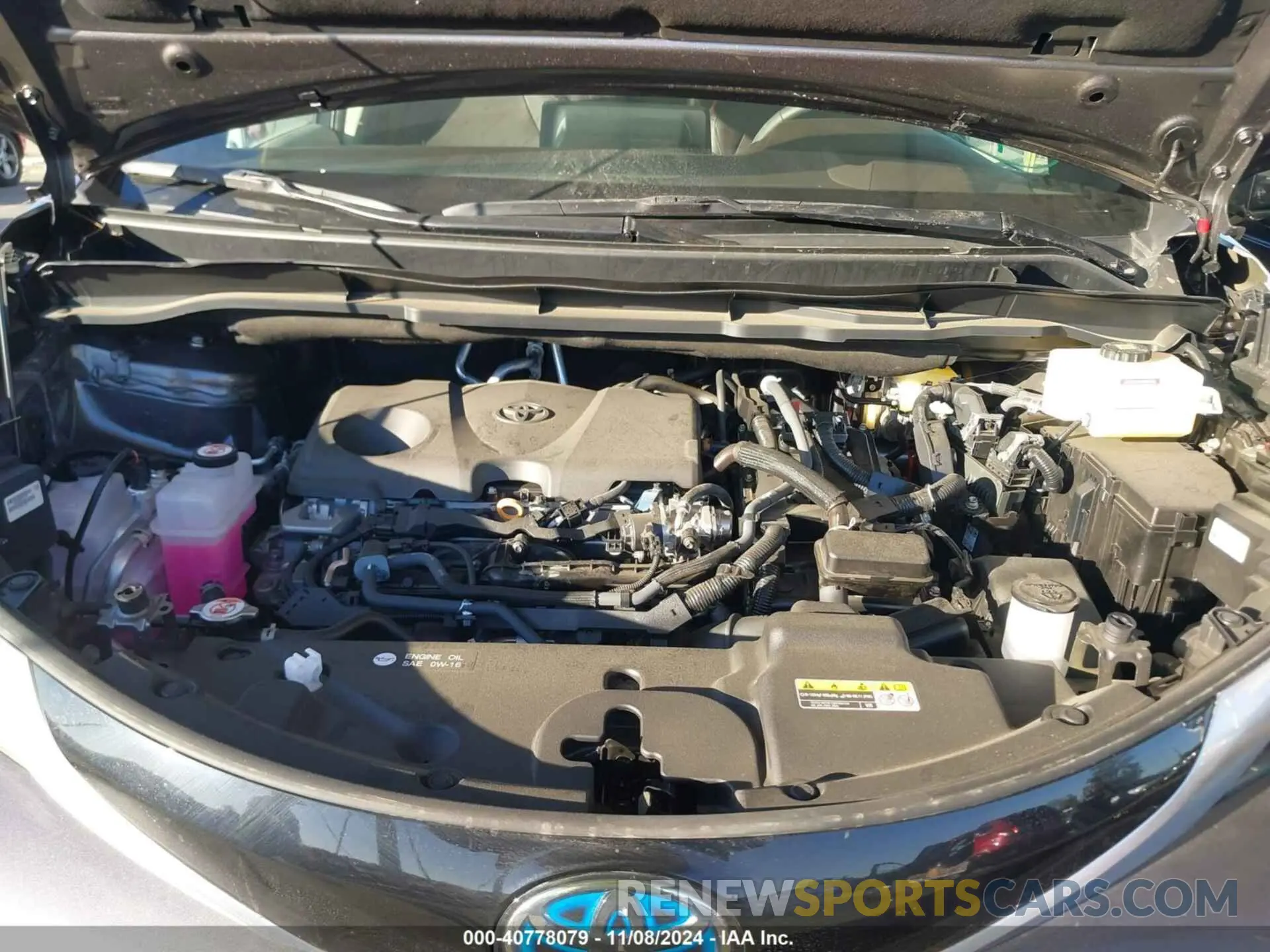 10 Photograph of a damaged car 5TDERKEC5RS204765 TOYOTA SIENNA 2024