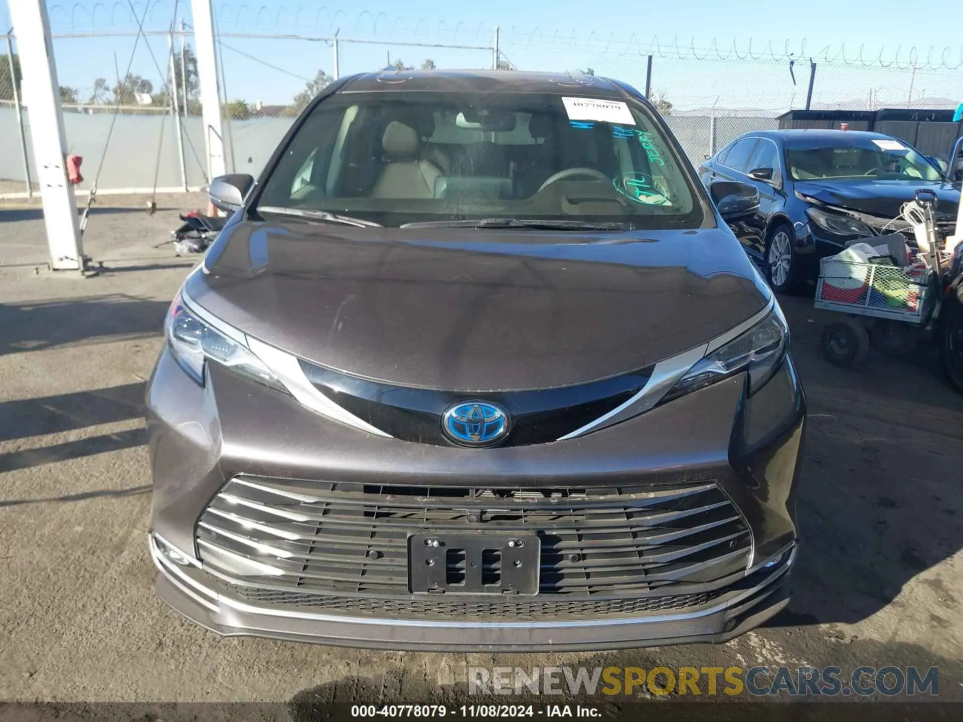 13 Photograph of a damaged car 5TDERKEC5RS204765 TOYOTA SIENNA 2024