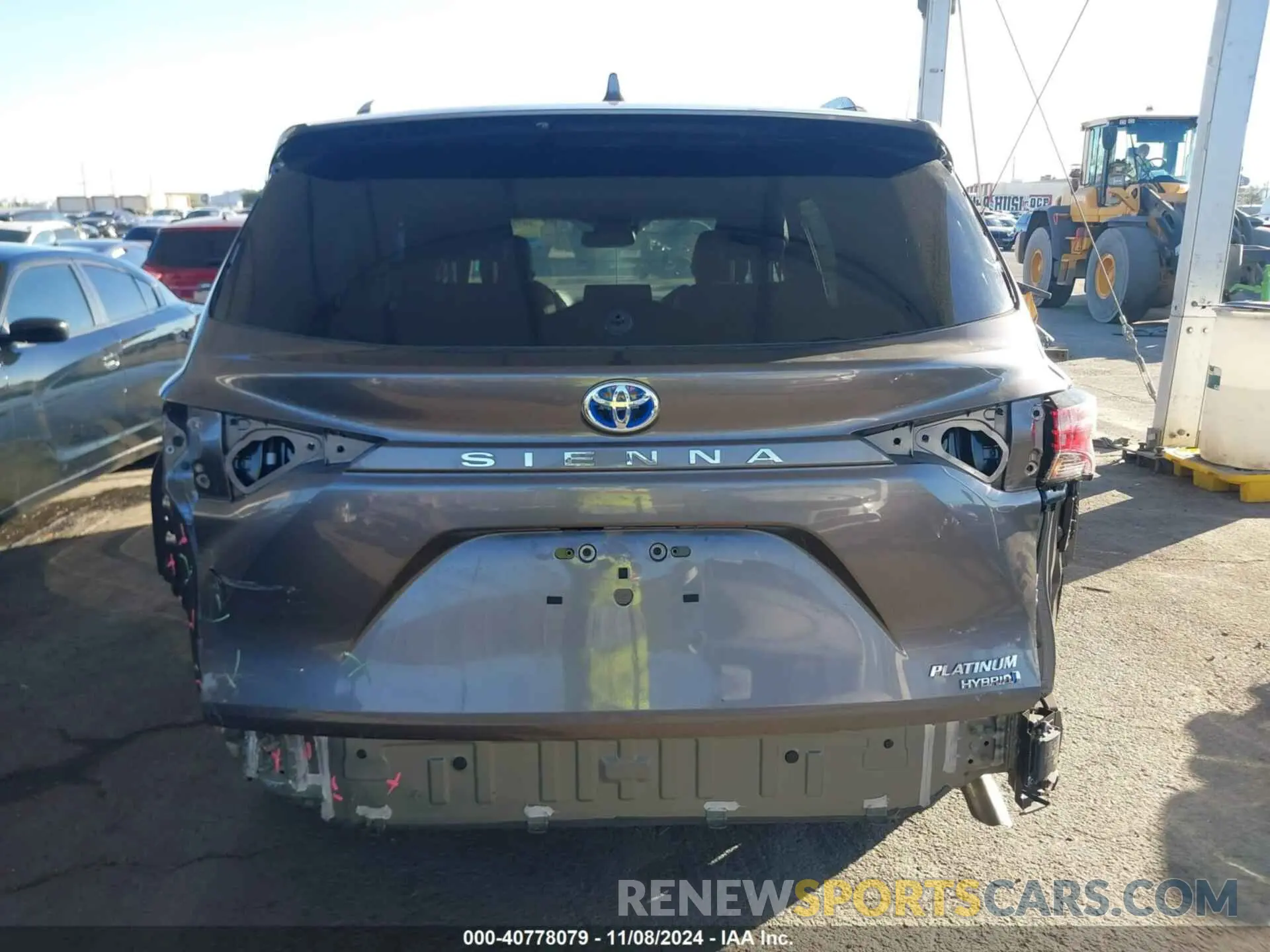 17 Photograph of a damaged car 5TDERKEC5RS204765 TOYOTA SIENNA 2024