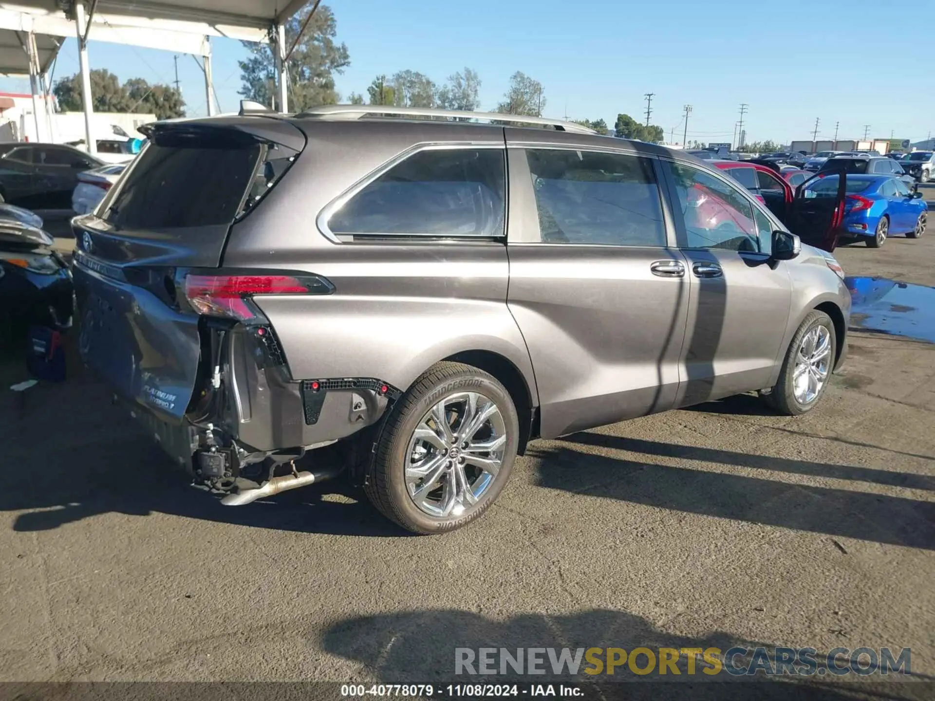 4 Photograph of a damaged car 5TDERKEC5RS204765 TOYOTA SIENNA 2024