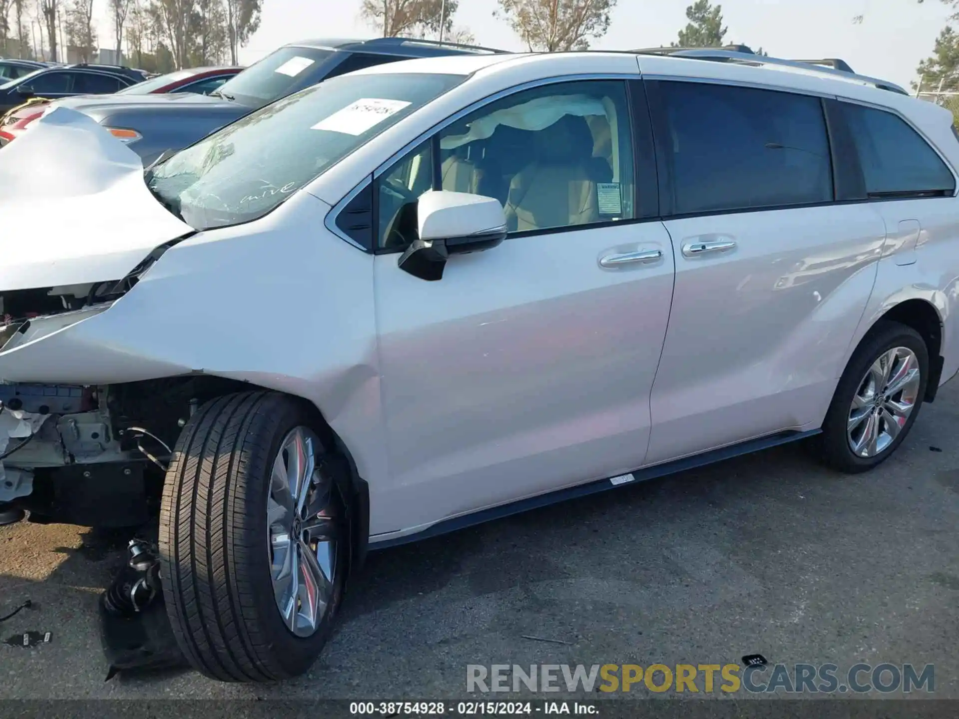 14 Photograph of a damaged car 5TDERKEC7RS184602 TOYOTA SIENNA 2024