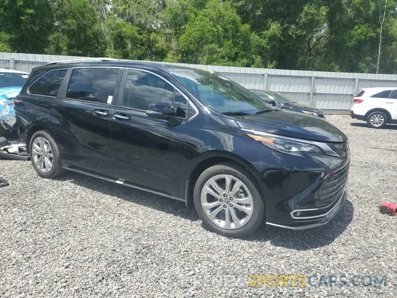 4 Photograph of a damaged car 5TDERKECXRS222288 TOYOTA SIENNA 2024