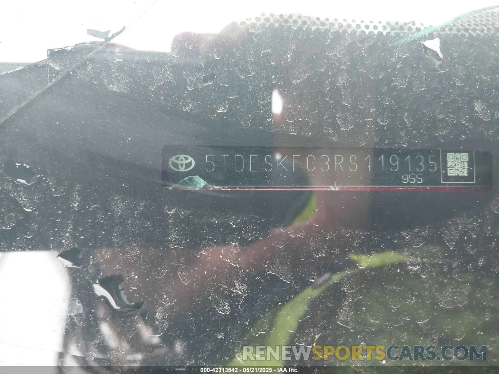 9 Photograph of a damaged car 5TDESKFC3RS119135 TOYOTA SIENNA 2024