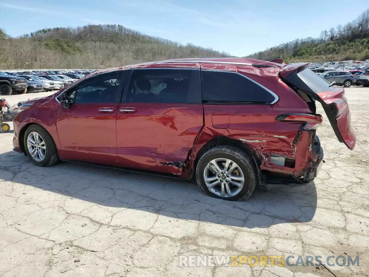 2 Photograph of a damaged car 5TDESKFC3RS134363 TOYOTA SIENNA 2024