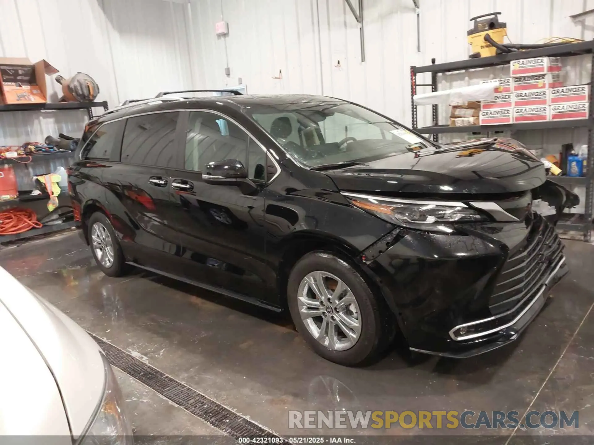 1 Photograph of a damaged car 5TDESKFC3RS145914 TOYOTA SIENNA 2024