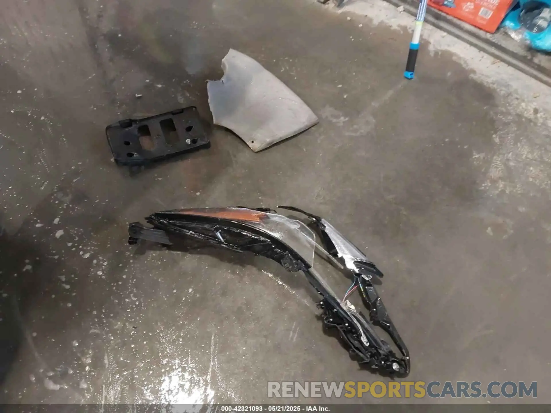 12 Photograph of a damaged car 5TDESKFC3RS145914 TOYOTA SIENNA 2024