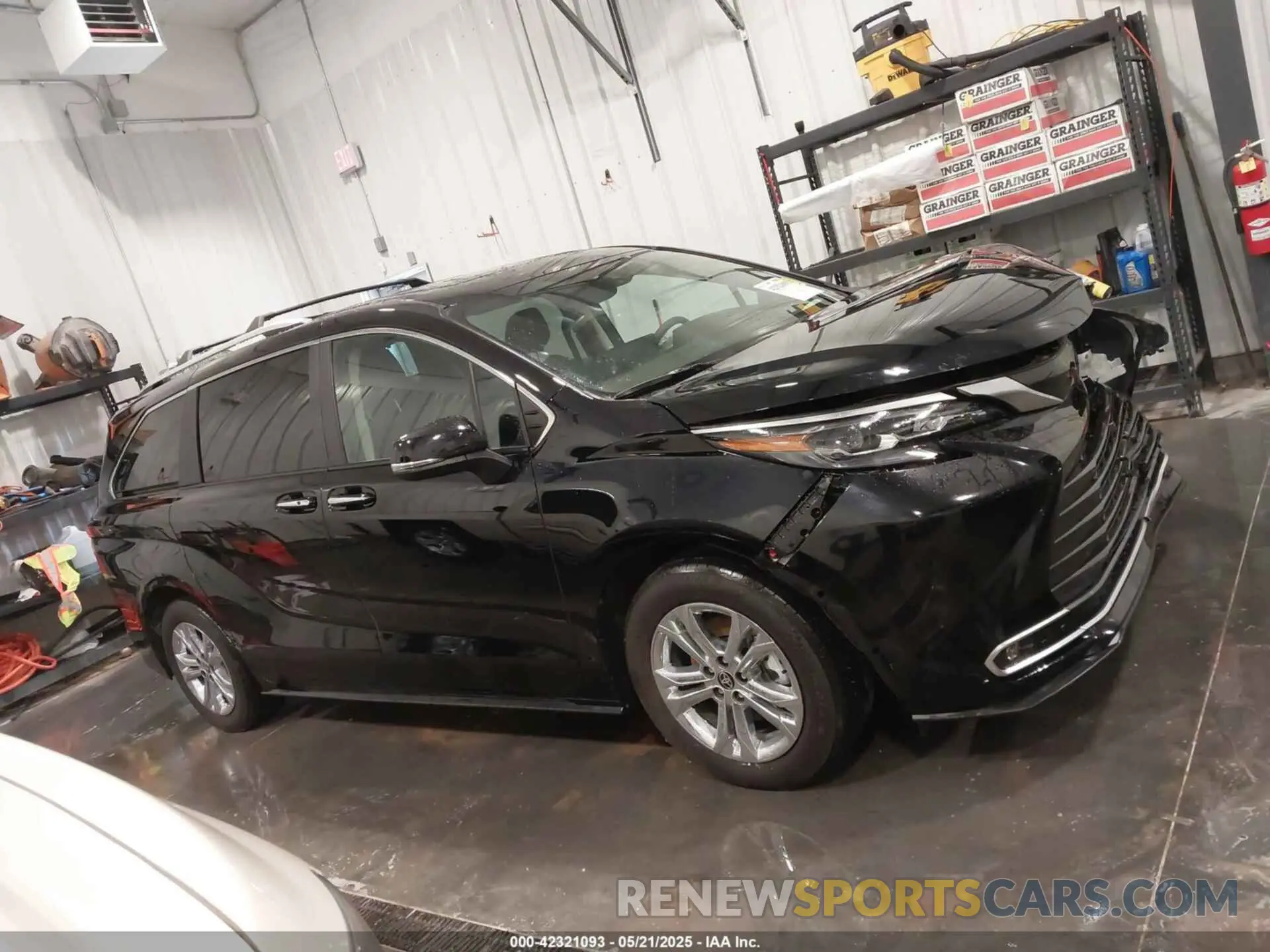 14 Photograph of a damaged car 5TDESKFC3RS145914 TOYOTA SIENNA 2024