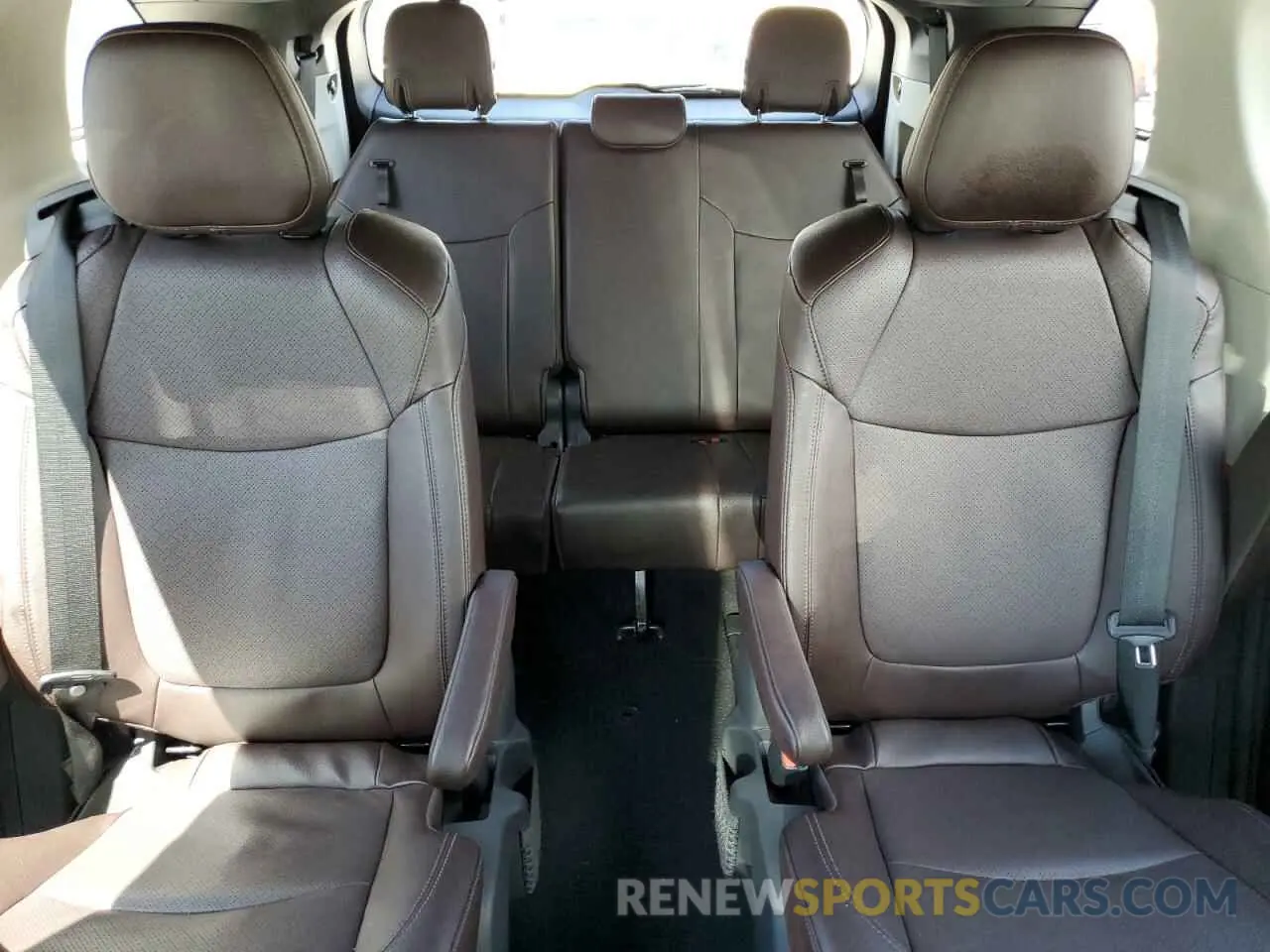 10 Photograph of a damaged car 5TDESKFC4RS134873 TOYOTA SIENNA 2024