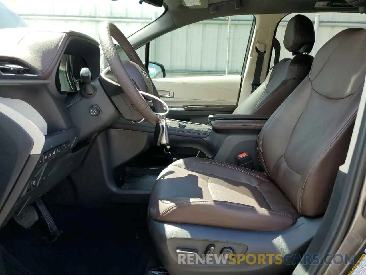 7 Photograph of a damaged car 5TDESKFC4RS134873 TOYOTA SIENNA 2024