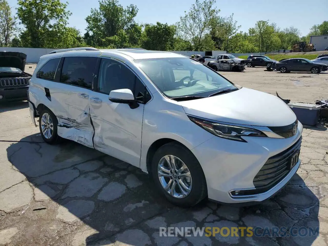 4 Photograph of a damaged car 5TDESKFC5RS142111 TOYOTA SIENNA 2024