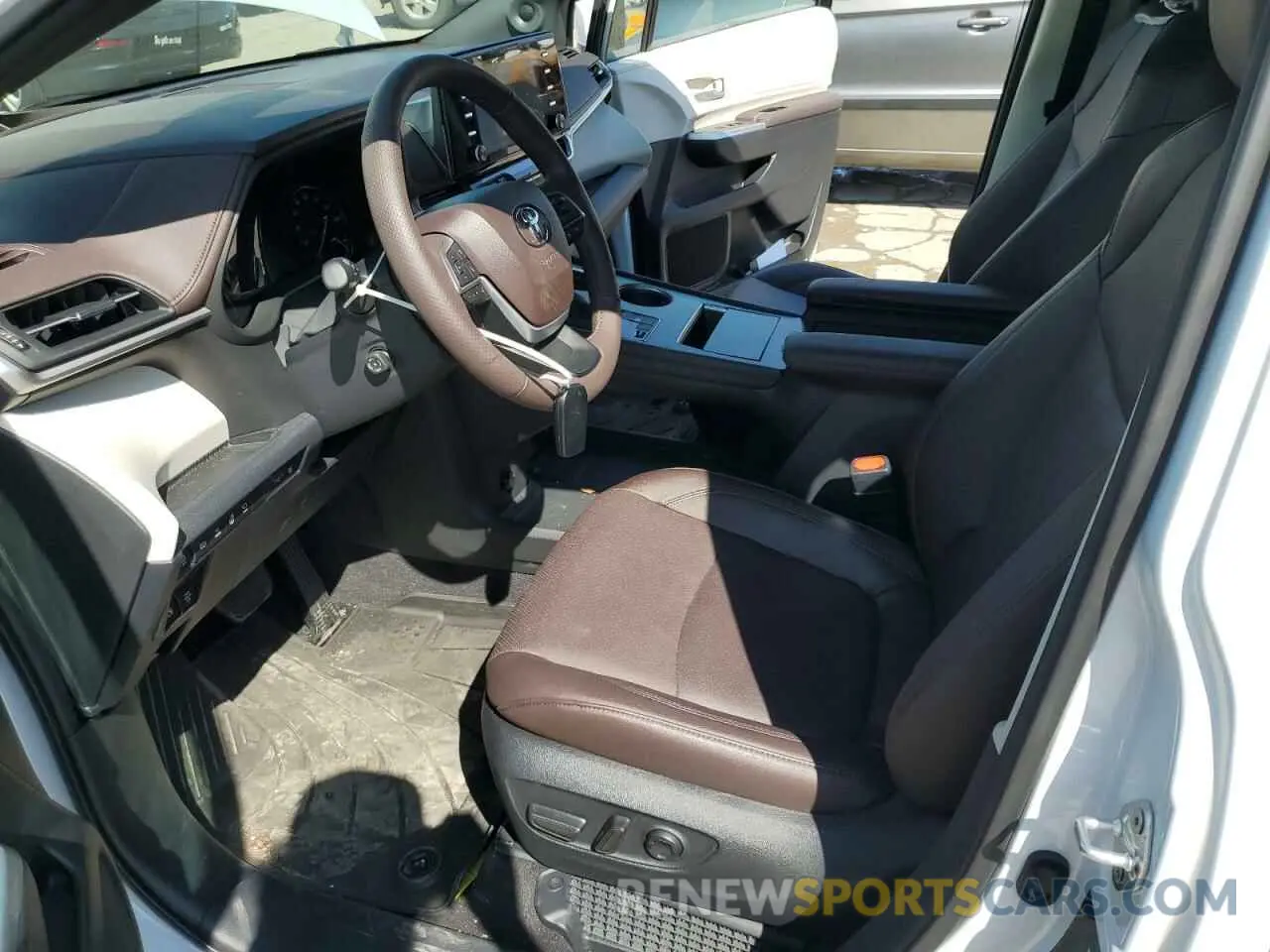 7 Photograph of a damaged car 5TDESKFC5RS142111 TOYOTA SIENNA 2024