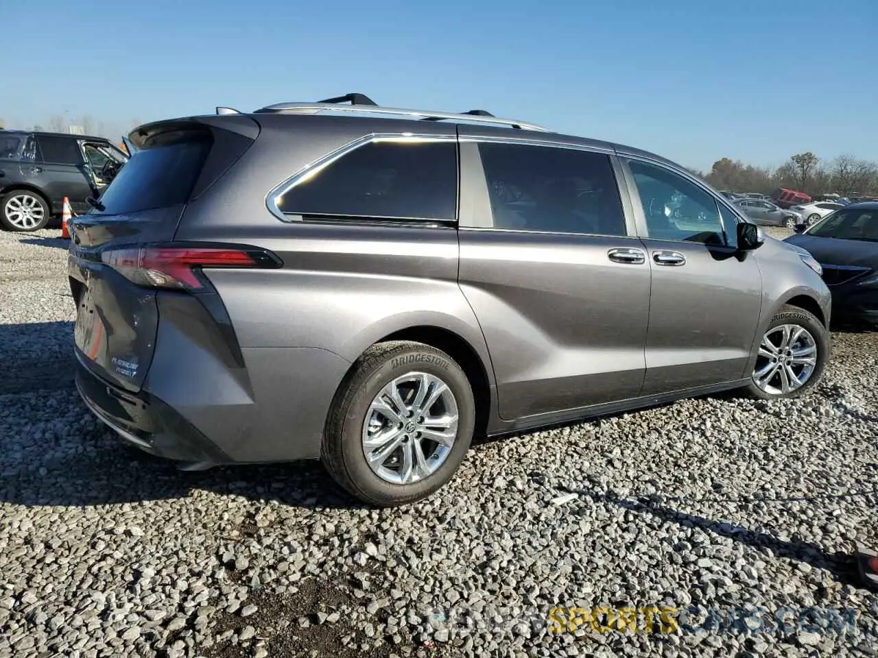 3 Photograph of a damaged car 5TDESKFC6RS149262 TOYOTA SIENNA 2024
