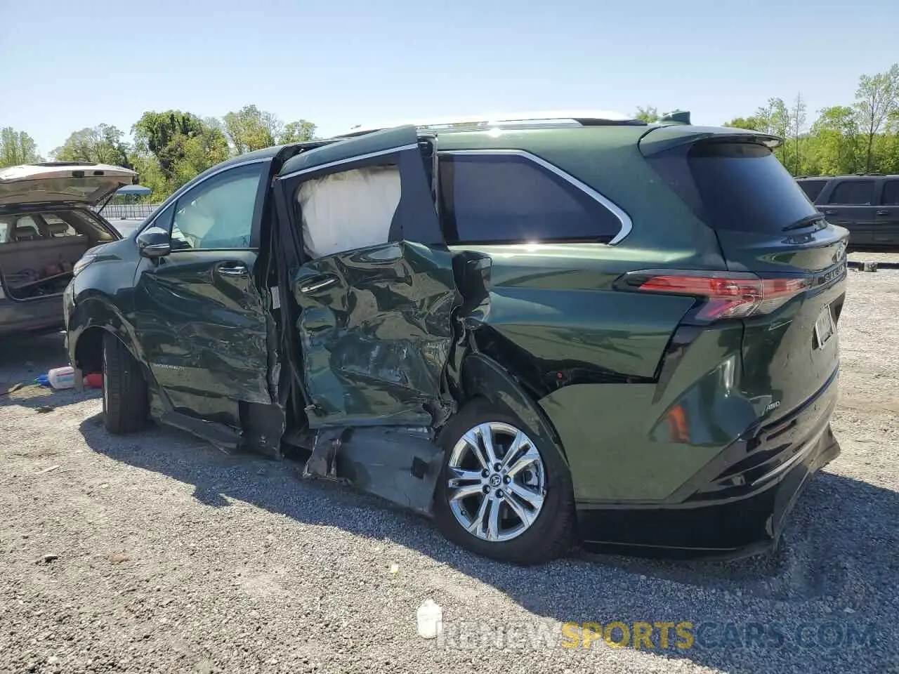 2 Photograph of a damaged car 5TDESKFC7RS125570 TOYOTA SIENNA 2024