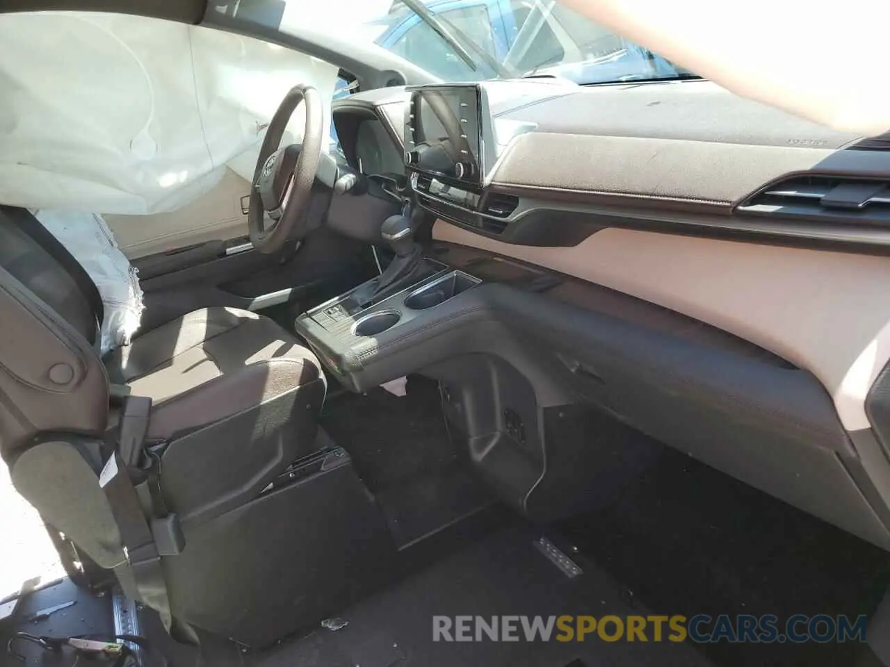 7 Photograph of a damaged car 5TDESKFC7RS125570 TOYOTA SIENNA 2024