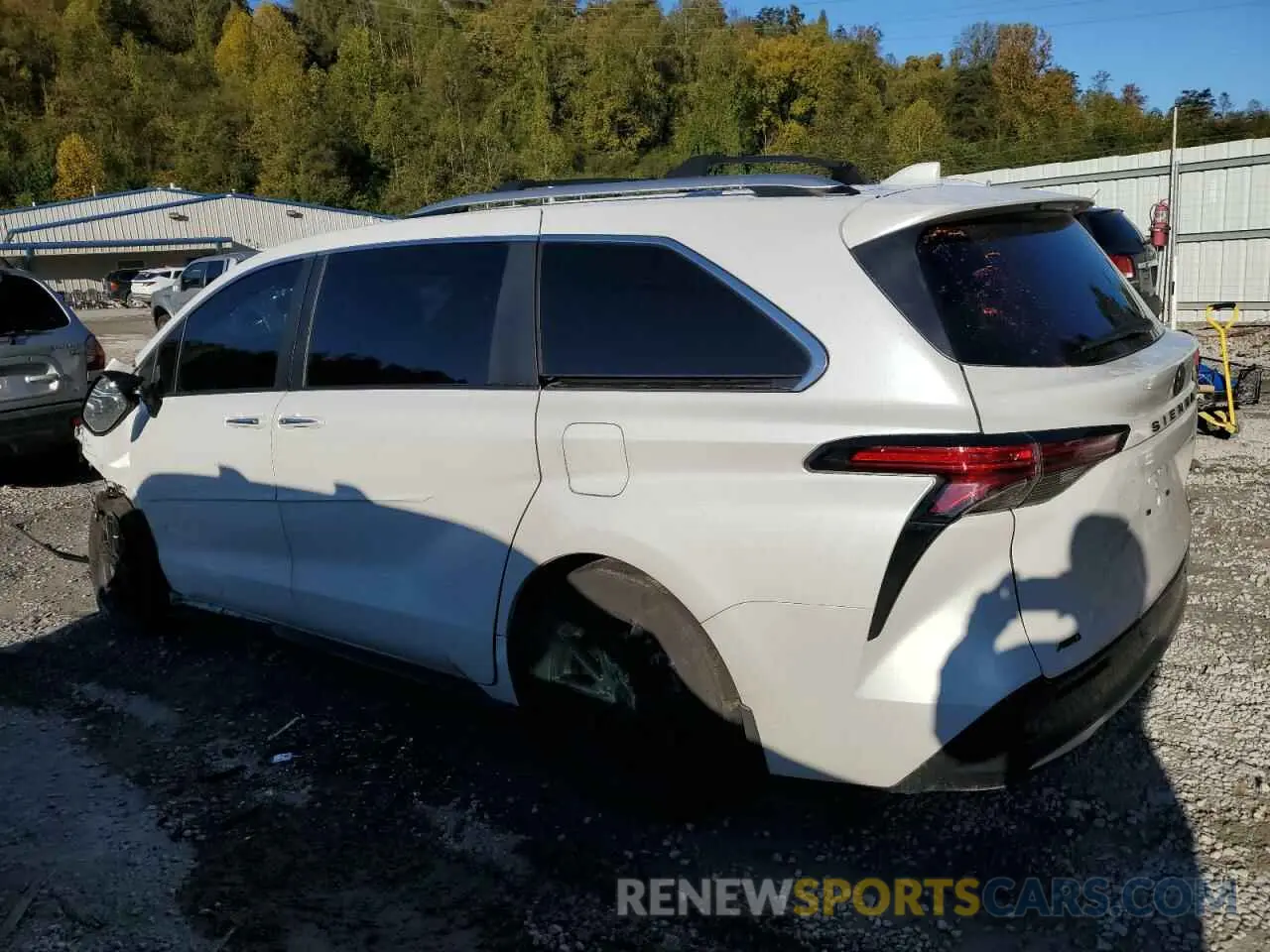 2 Photograph of a damaged car 5TDESKFCXRS113056 TOYOTA SIENNA 2024