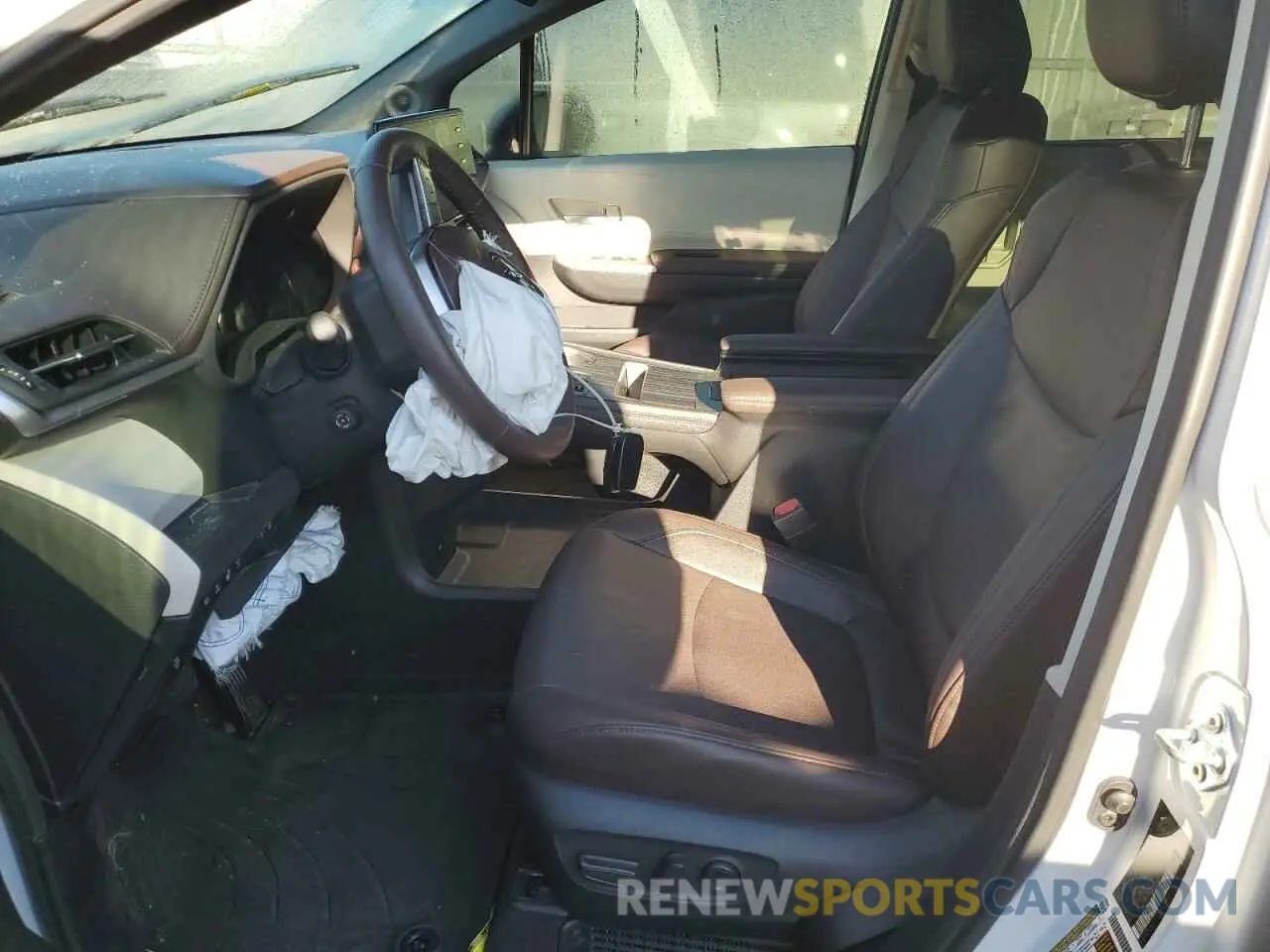 7 Photograph of a damaged car 5TDESKFCXRS113056 TOYOTA SIENNA 2024